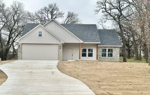 101 Monarch Ln, Poolville, TX 76487