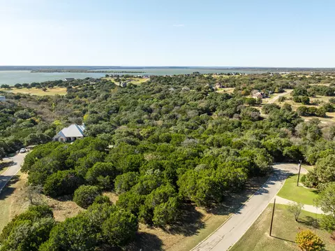 41052 Flagstone Cir, Whitney, TX 76692