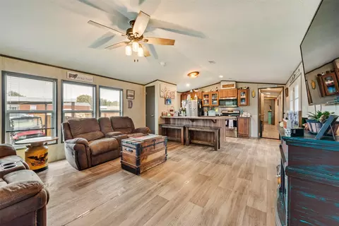 217 Farmhouse Rd, Springtown, TX 76082