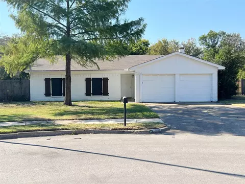 1001 E Georgian Rd, Saginaw, TX 76179