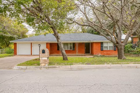 2320 Capri Dr, Fort Worth, TX 76114