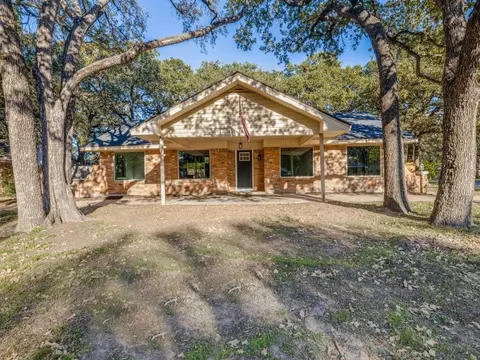 300 Cooper Dr, Hurst, TX 76053