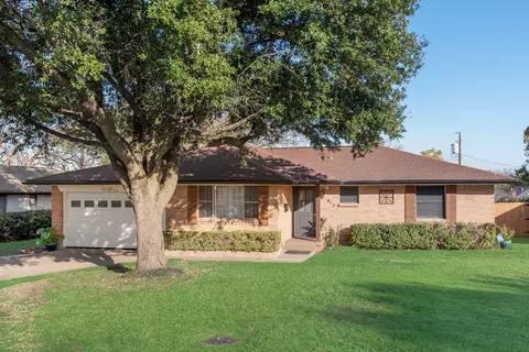 812 Oxbow Ln, Dallas, TX 75241