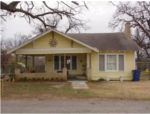 618 E Monterey St, Denison, TX 75021