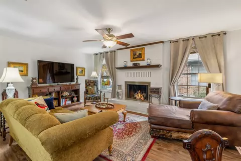 500 E College St #4, Athens, TX 75751