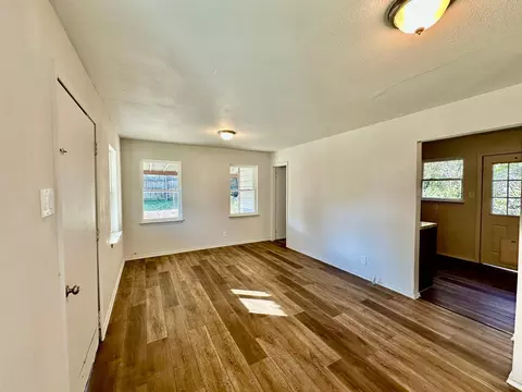 303 E South St, Whitesboro, TX 76273