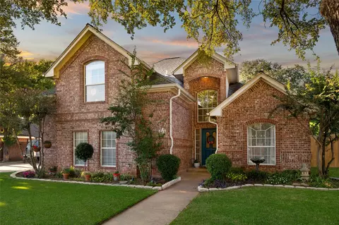905 Red Oak Dr, Mansfield, TX 76063