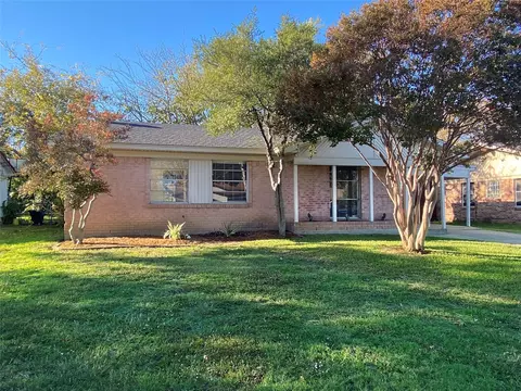 3519 Palm Dr, Mesquite, TX 75150