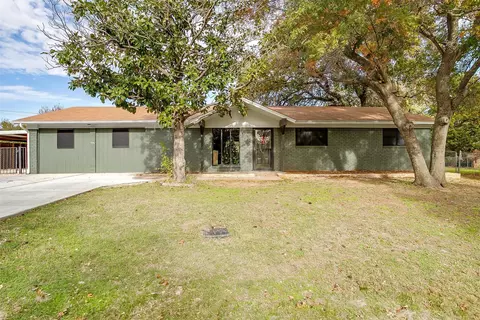 207 Cedar Crest St, Joshua, TX 76058
