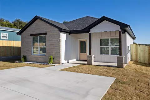905 Tree Dr, Granbury, TX 76048