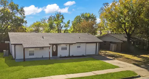 212 Westwood Dr, Euless, TX 76039