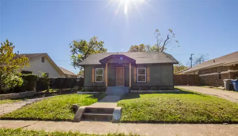 2442 W Clarendon Dr, Dallas, TX 75211