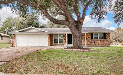 313 NE Amy St, Burleson, TX 76028