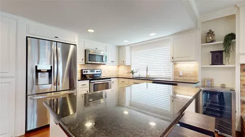 3115 Willow Bend Ct, Bedford, TX 76021