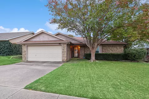 6652 Inwood Dr, Watauga, TX 76148