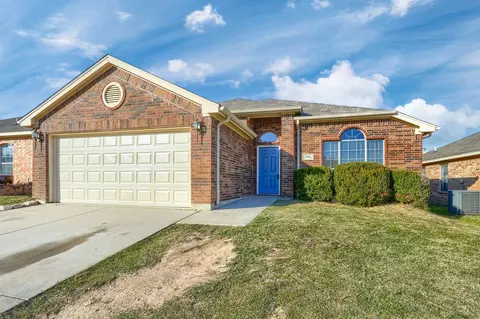 9208 Jason Dr, White Settlement, TX 76108