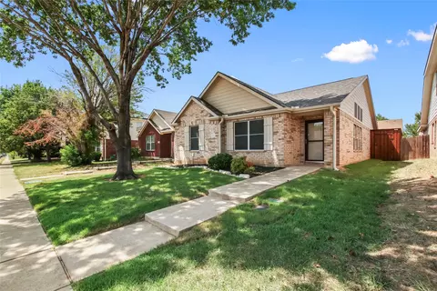 9005 Stewart St, Cross Roads, TX 76227