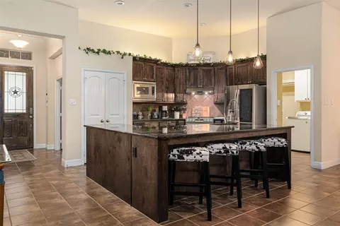 8213 Tyler Dr, Lantana, TX 76226