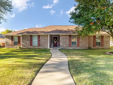 203 Highland Dr, Ennis, TX 75119