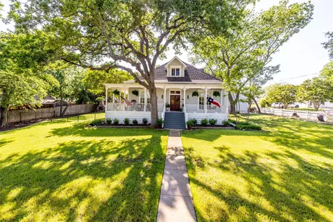 316 S Lamar St, Weatherford, TX 76086
