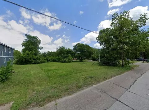 1823 Johnson St, Greenville, TX 75401