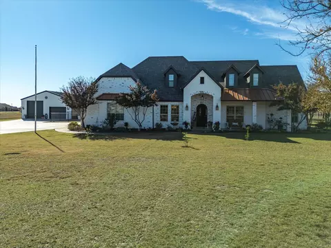 156 Rattling Antler Ct, Azle, TX 76020
