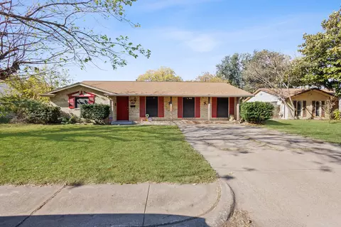 1810 SE 4th St, Grand Prairie, TX 75051