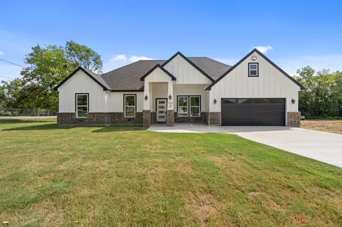 703 12 N Elm St, Kemp, TX 75143