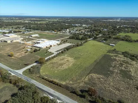 1022 Park Rd, Chico, TX 76431