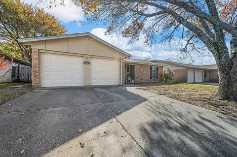 Exterior - 6232 Stardust Dr S, Watauga, TX 76148 photo 4 of 7