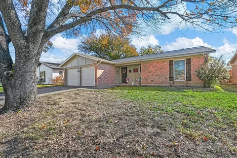 6232 Stardust Dr S, Watauga, TX 76148