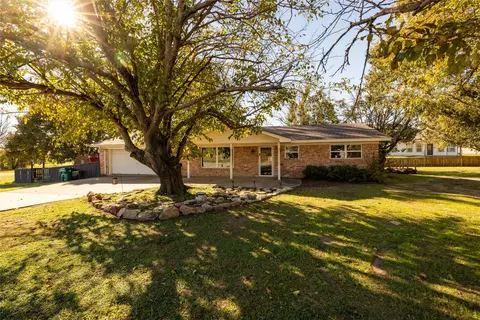 124 Sugar Ter, Runaway Bay, TX 76426
