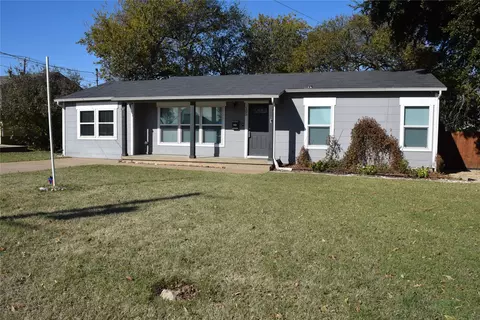 105 Anderson St, Burleson, TX 76028