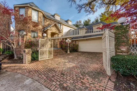 9102 Chapel Valley Rd, Dallas, TX 75220