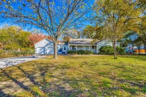 1902 Refinery Rd, Gainesville, TX 76240