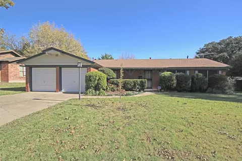3109 Phoenix Dr, Fort Worth, TX 76116