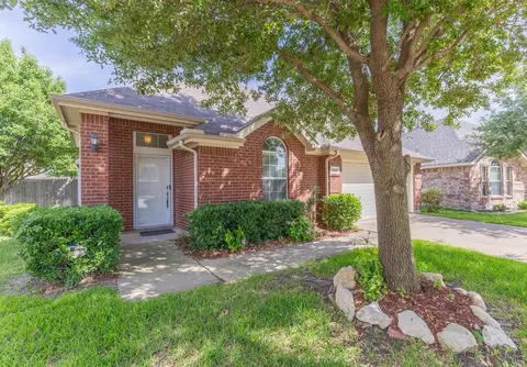7802 Hidden Isle Ct, Arlington, TX 76016