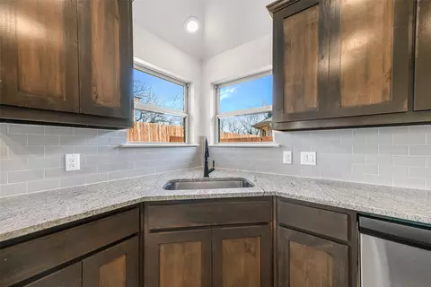 1102 Holly St, Cleburne, TX 76033 photo 12