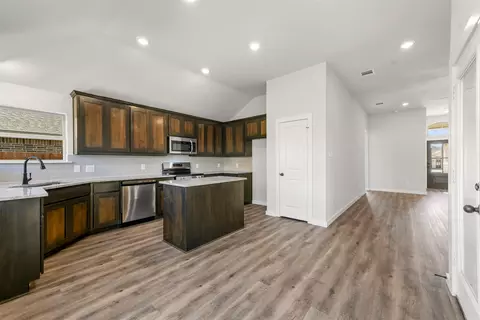 1102 Holly St, Cleburne, TX 76033 photo 9