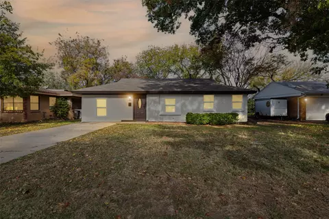 3616 W Spurgeon St, Fort Worth, TX 76133