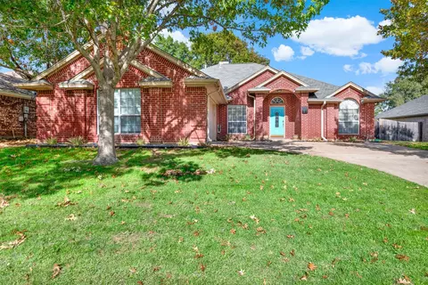 7501 Oak Park Dr, North Richland Hills, TX 76182