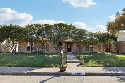 1926 Middle Glen Dr, Carrollton, TX 75007