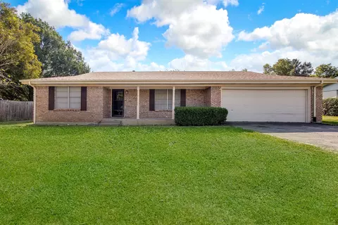 1203 Crestwood Dr, Cleburne, TX 76033
