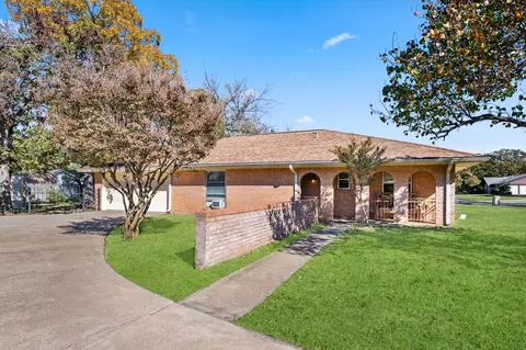 1687 Dickerson Dr, Pantego, TX 76013