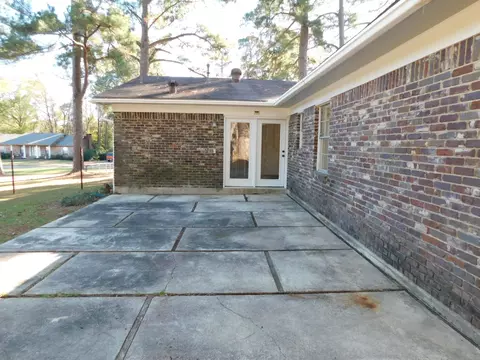 Exterior - 1006 Janice Dr, Springhill, LA 71075 photo 5 of 6