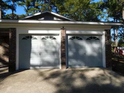 Exterior - 1006 Janice Dr, Springhill, LA 71075 photo 2 of 6