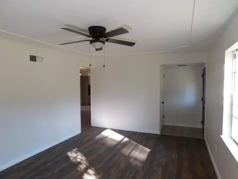 Living - 1006 Janice Dr, Springhill, LA 71075 photo 2 of 2
