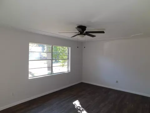 Living - 1006 Janice Dr, Springhill, LA 71075 photo 1 of 2
