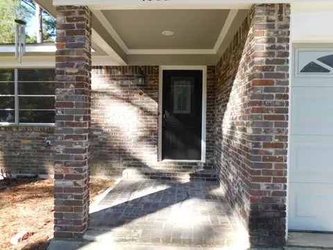Exterior - 1006 Janice Dr, Springhill, LA 71075 photo 3 of 6