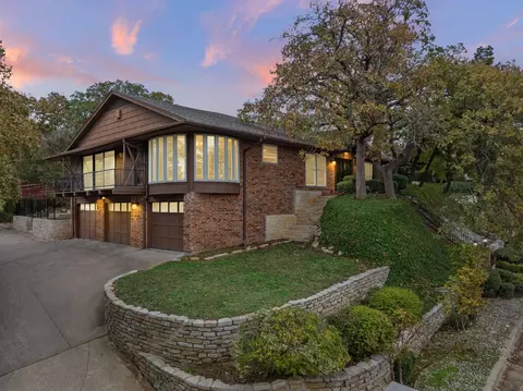 1003 Crowley Rd, Arlington, TX 76012